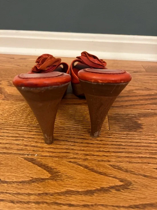 Yves Saint Laurent Orange Leather Slide with Floral Rosette - Picture 7 of 10